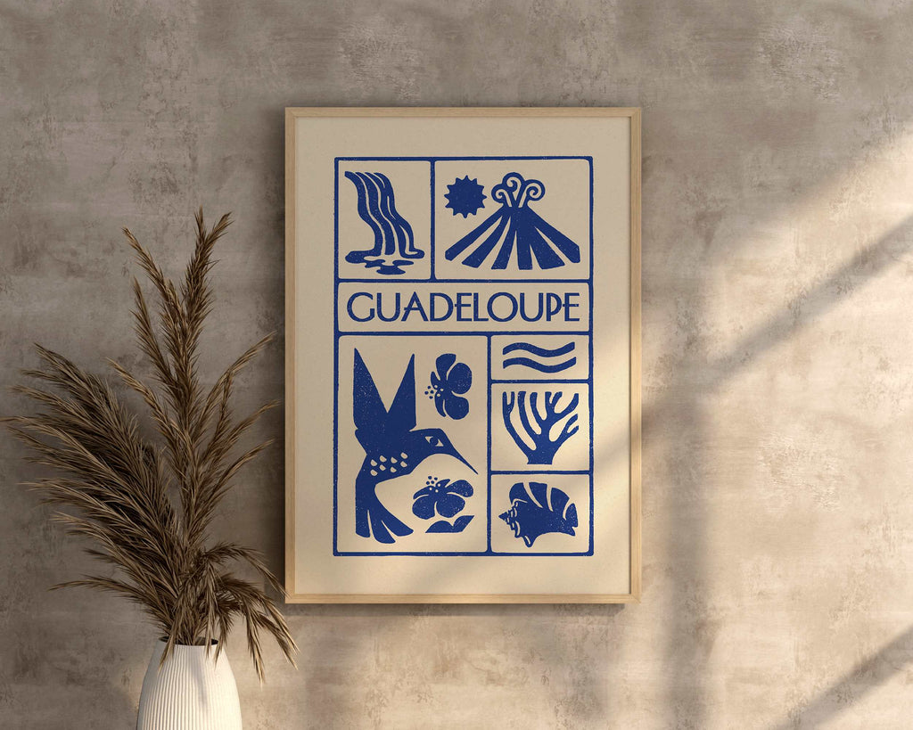 Affiche bleu de la Guadeloupe, la Soufrière, le Colobri, le Lambi, imprimé d'illustration dessinée à la main style linogravure