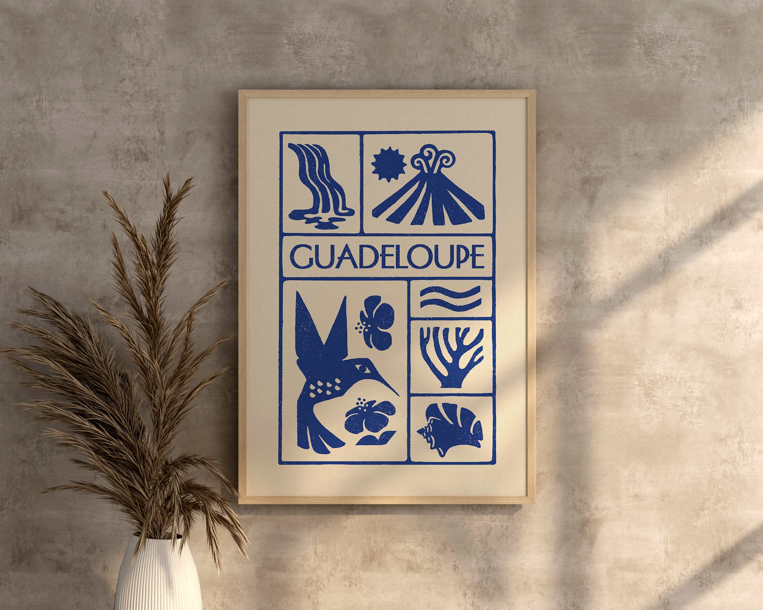 Affiche bleu de la Guadeloupe, la Soufrière, le Colobri, le Lambi, imprimé d'illustration dessinée à la main style linogravure