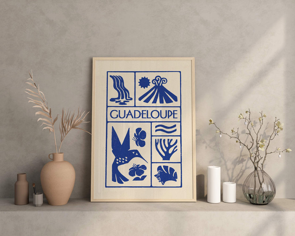Affiche bleu de la Guadeloupe, la Soufrière, le Colobri, le Lambi, imprimé d'illustration dessinée à la main style linogravure
