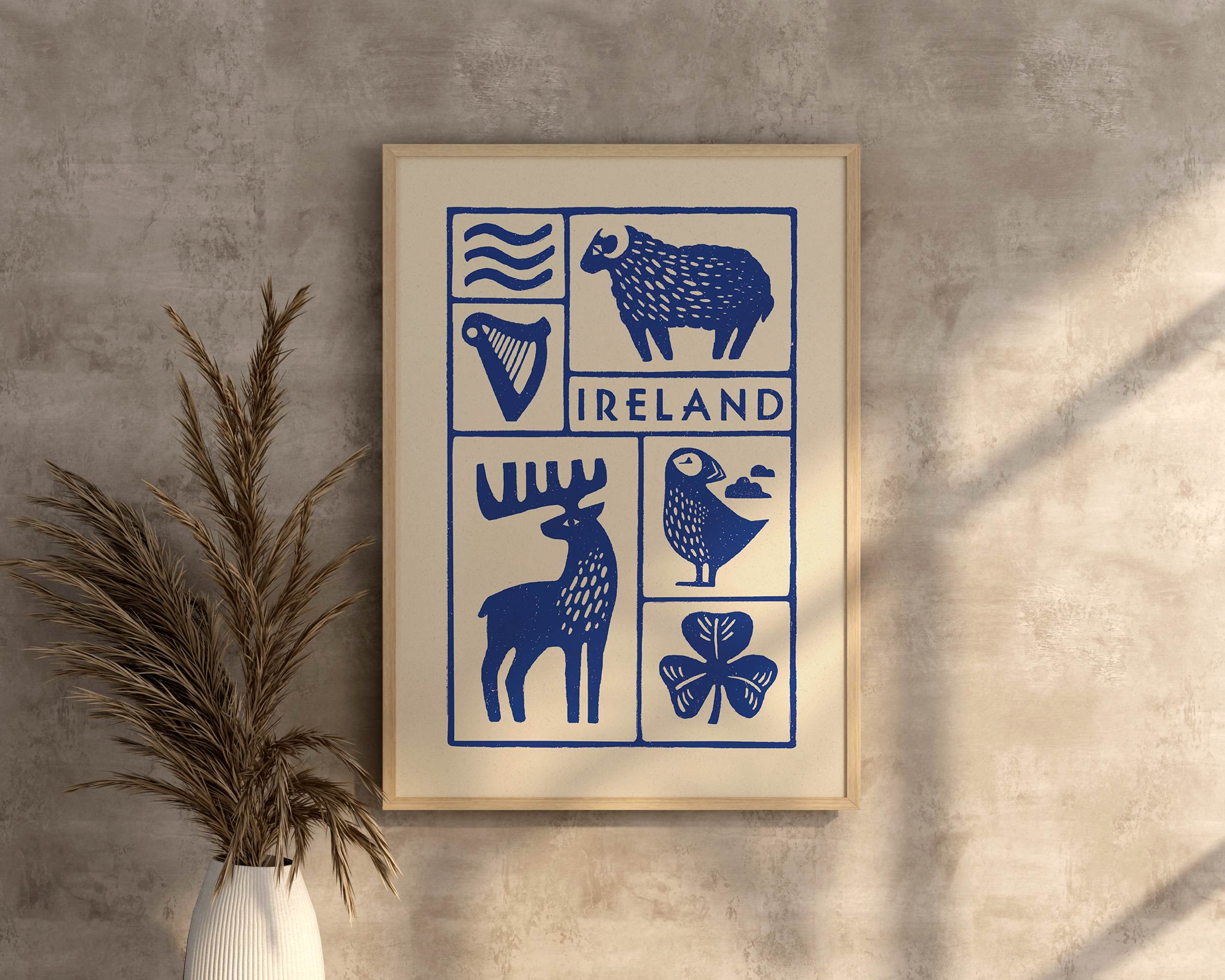Affiche bleu de l'Irlande, ses moutons, les macareux, harpe et trèfle,  imprimé d'illustration dessinée à la main style linogravure minimaliste