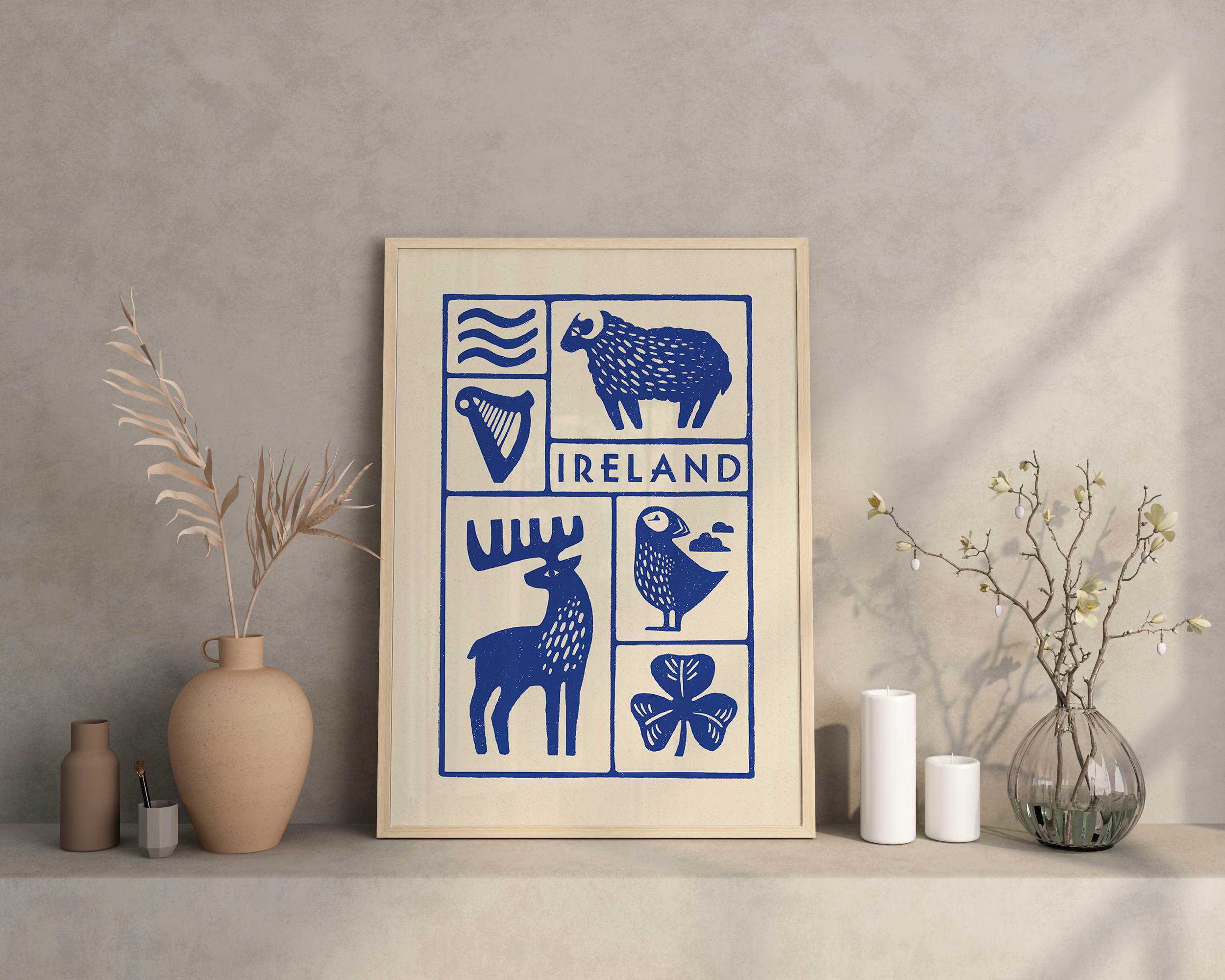 Affiche bleu de l'Irlande, ses moutons, les macareux, harpe et trèfle,  imprimé d'illustration dessinée à la main style linogravure minimaliste