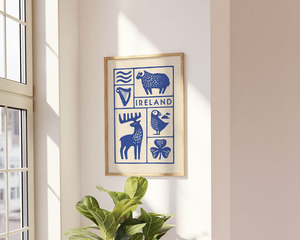 Affiche bleu de l'Irlande, ses moutons, les macareux, harpe et trèfle,  imprimé d'illustration dessinée à la main style linogravure minimaliste